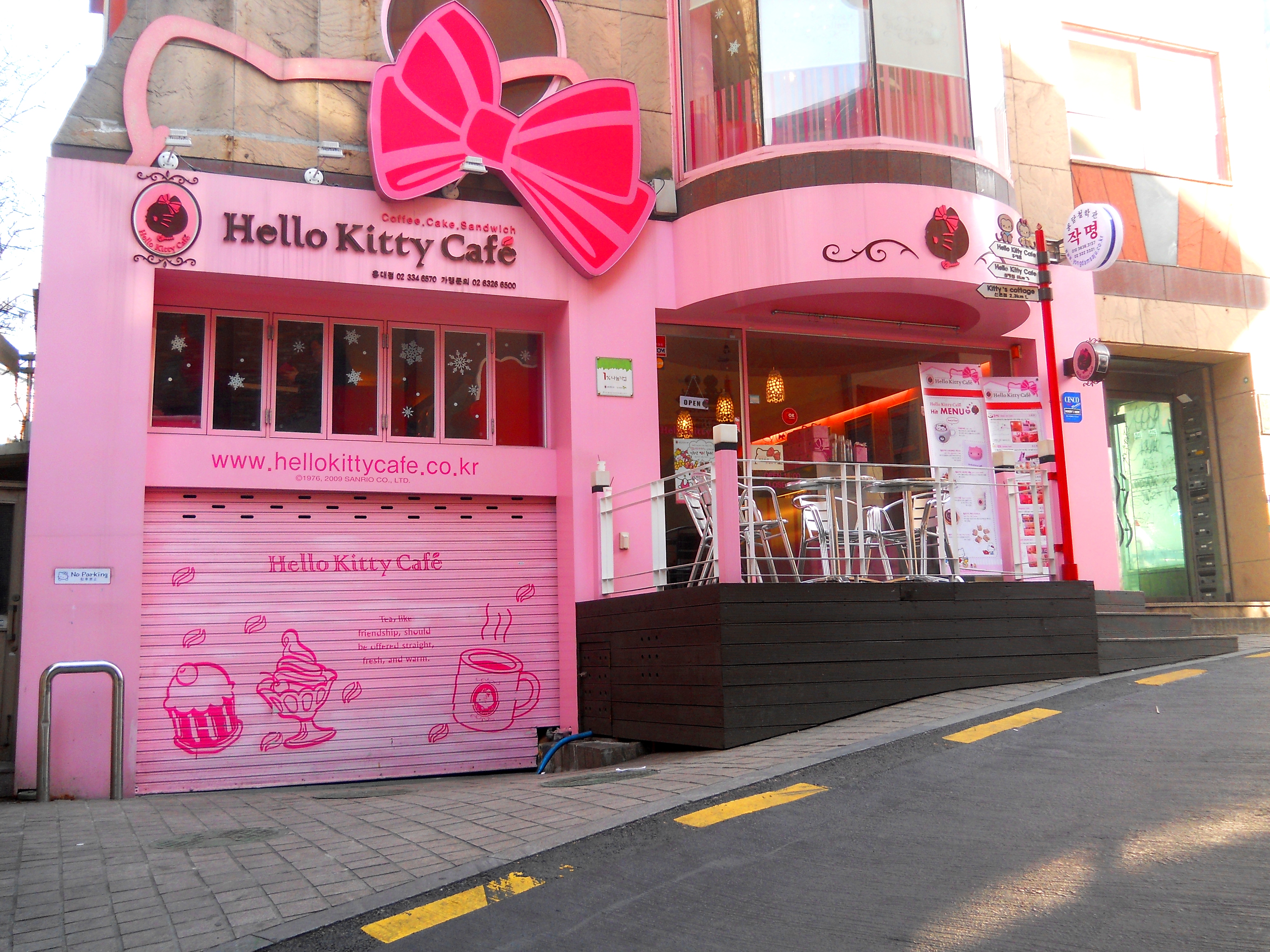  Hello Kitty Cafe  gypsy loves this city